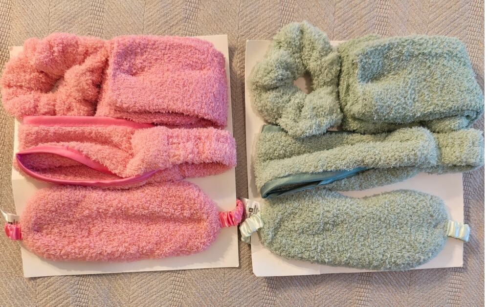 Day spa Soft fabric Mask, socks, scrunchy, headband 2 sets green and pink NEW
